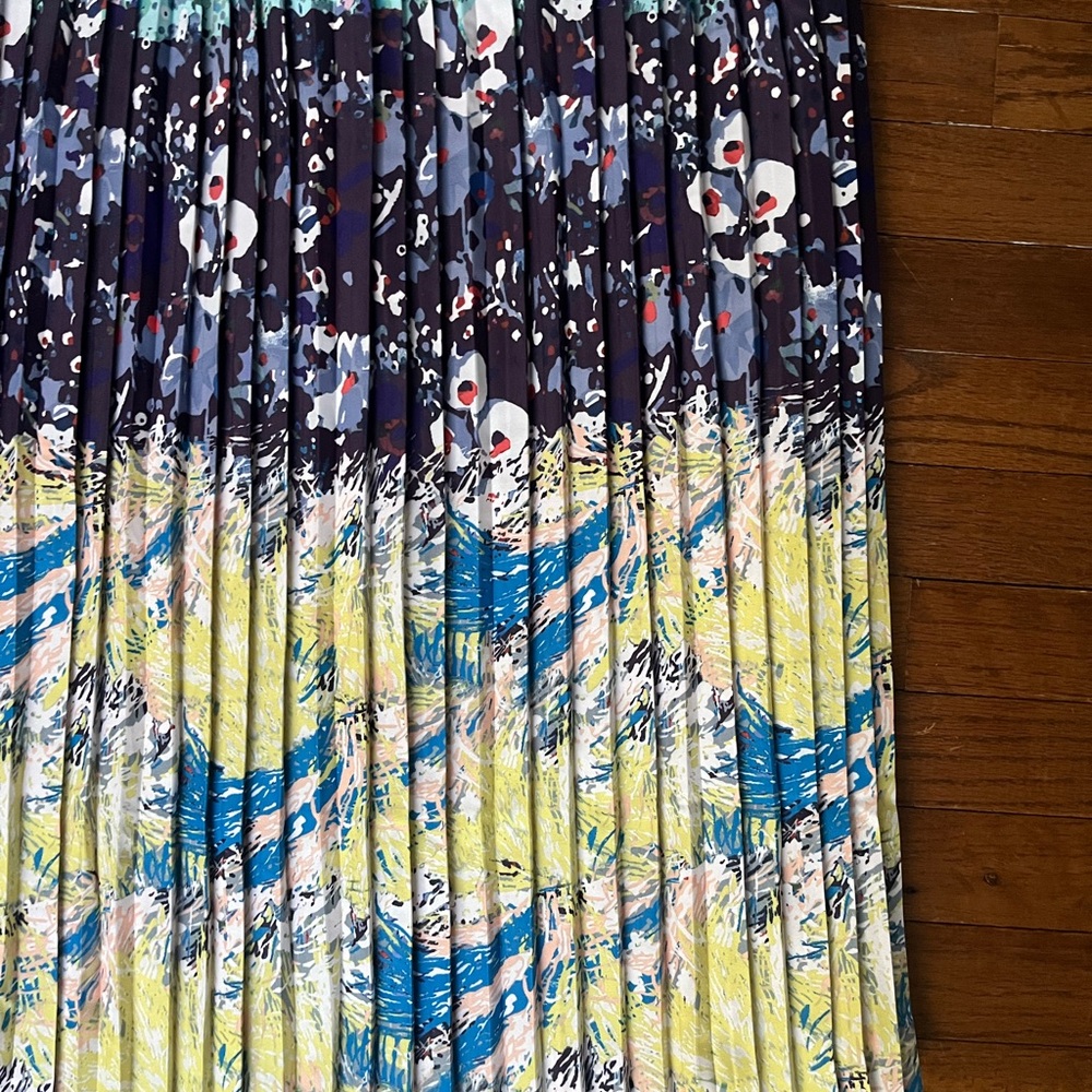 Pleated Floral Colorblock Midi Skirt in Navy, Teal & Yellow - Picture 2 of 11